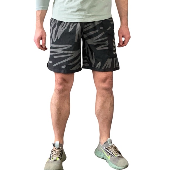 Nike Men’s 8” Abstract Print Athletic Short Size Medium New